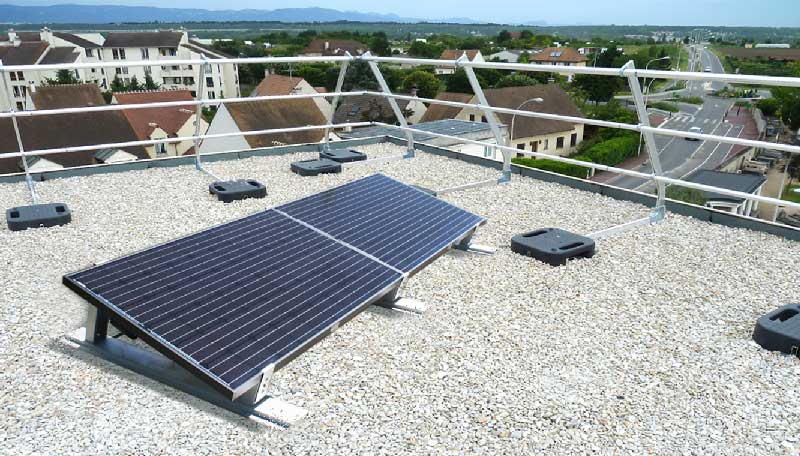 découvrez notre kit de panneaux solaires spécialement conçu pour toits plats. profitez d'une installation facile, d'une efficacité énergétique optimale et d'une réduction significative de votre empreinte carbone. idéal pour optimiser l'espace de votre toit tout en réalisant des économies sur vos factures d'électricité.