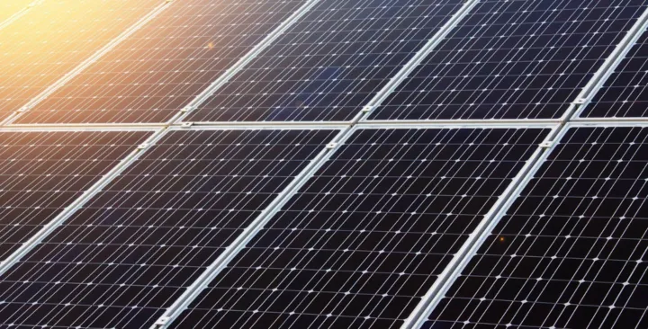 découvrez comment les kilowattheures (kwh) générés par les panneaux solaires peuvent réduire vos factures d'électricité et contribuer à une énergie durable. explorez les avantages financiers et environnementaux des systèmes photovoltaïques.