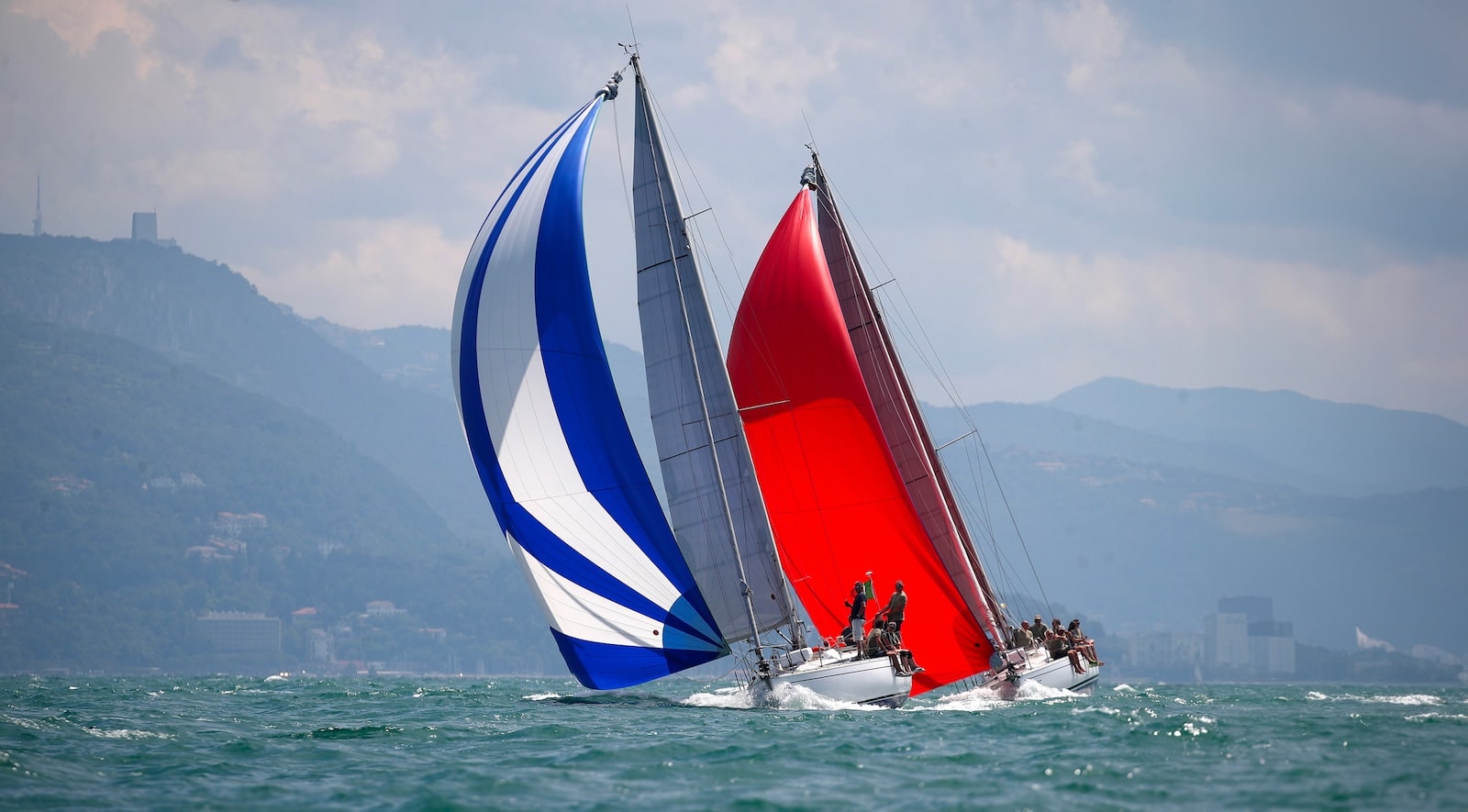 découvrez l'art de naviguer avec vent et soleil, une expérience inoubliable où la nature et l'aventure se rencontrent. apprenez à maîtriser la voile tout en profitant des plaisirs du grand large et de la beauté des paysages marins. que vous soyez débutant ou skipper confirmé, laissez-vous guider par les éléments et vivez des moments d'évasion uniques.