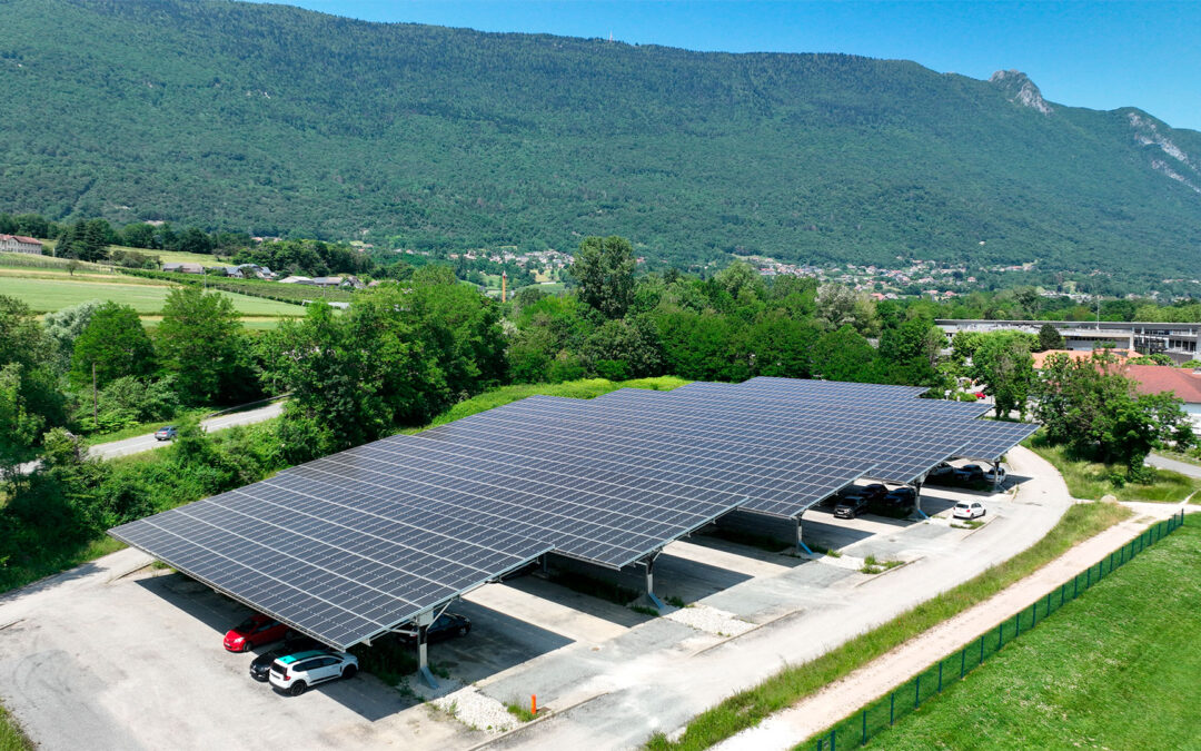 découvrez les ombrières photovoltaïques, une solution innovante et écologique pour produire de l'électricité tout en protégeant vos véhicules du soleil. alliez esthétisme et performance énergétique avec cette installation durable qui valorise vos espaces extérieurs.