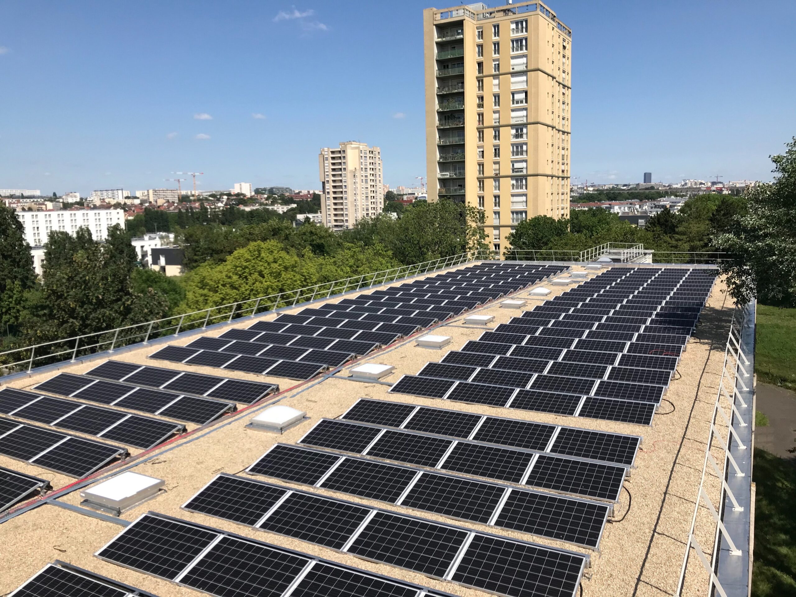 découvrez notre guide complet sur les panneaux solaires mensuels. apprenez comment optimiser vos économies d'énergie et réduire votre empreinte carbone grâce à une installation solaire flexible et abordable. profitez d'une énergie renouvelable à votre portée chaque mois.