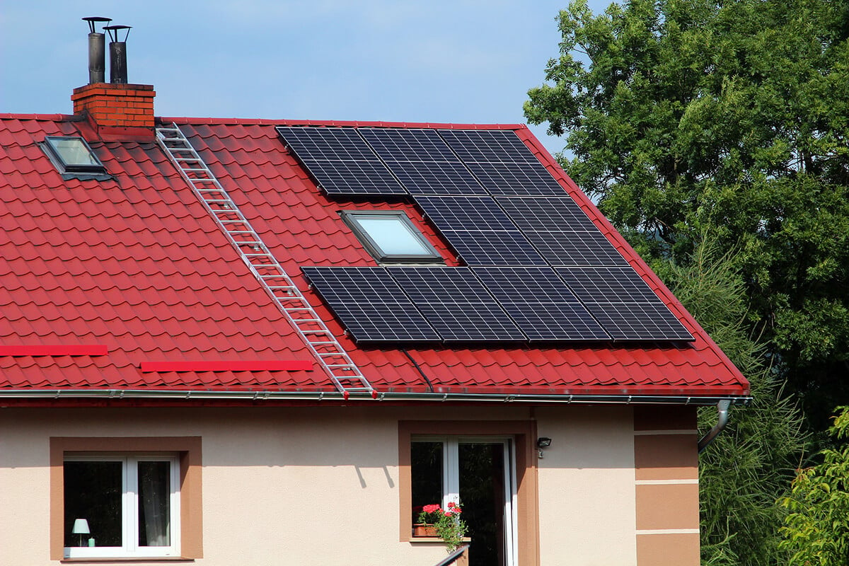 découvrez comment les panneaux solaires associés à une batterie peuvent transformer votre maison en un habitat écologique et autonome. maximisez votre autonomie énergétique tout en réduisant vos factures d'électricité grâce à une solution durable et efficace.