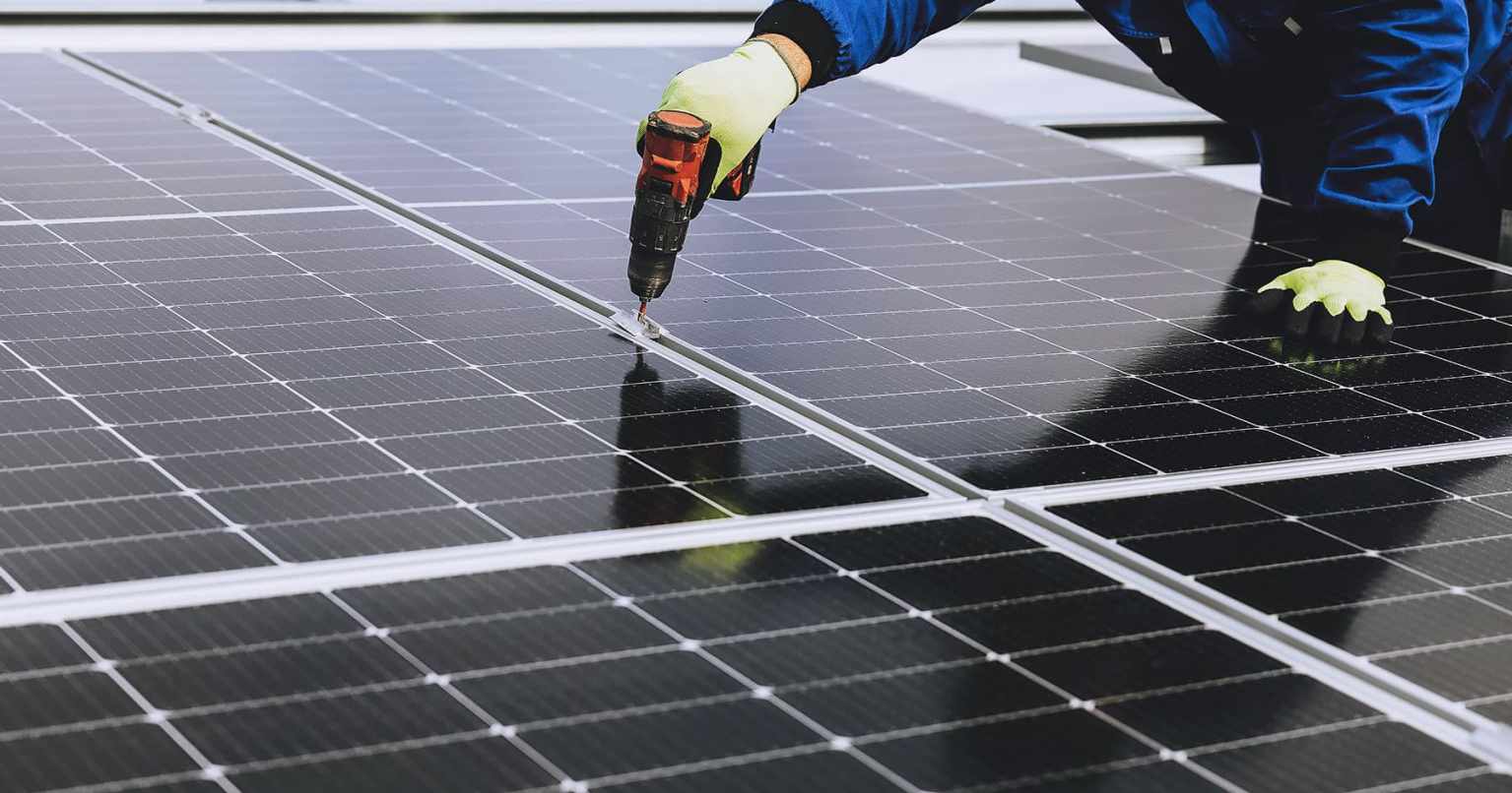 découvrez comment l'installation de panneaux solaires peut vous faire économiser sur vos factures d'énergie tout en contribuant à la protection de l'environnement. adoptez une solution durable qui allie économies financières et engagement écologique.