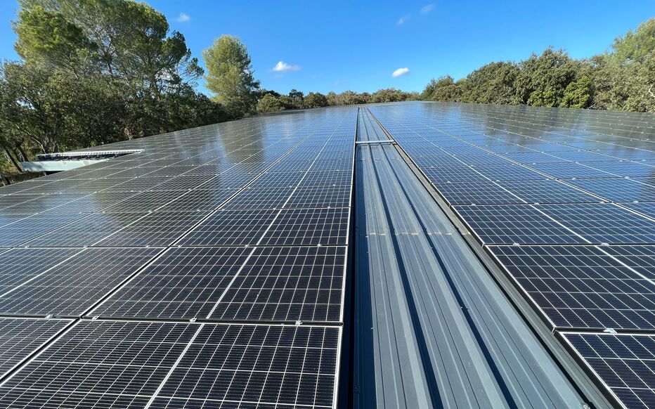 découvrez les meilleures options de panneaux solaires en france pour optimiser votre consommation d'énergie et réaliser des économies. informez-vous sur les avantages, les tarifs et les subventions disponibles pour tirer le meilleur parti de l'énergie solaire.