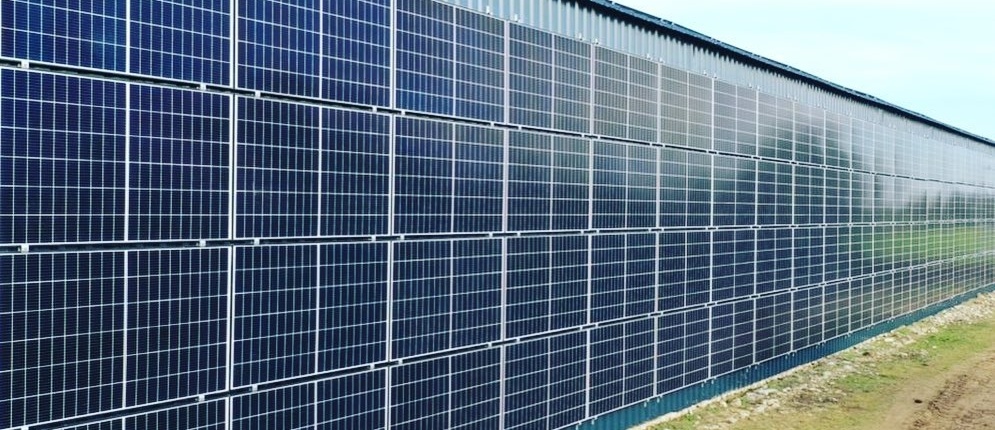 découvrez les avantages des panneaux solaires intégrés, une solution innovante et esthétique pour produire de l'énergie renouvelable tout en préservant l'harmonie de votre bâtiment. optez pour une installation discrète qui s'intègre parfaitement à votre architecture.