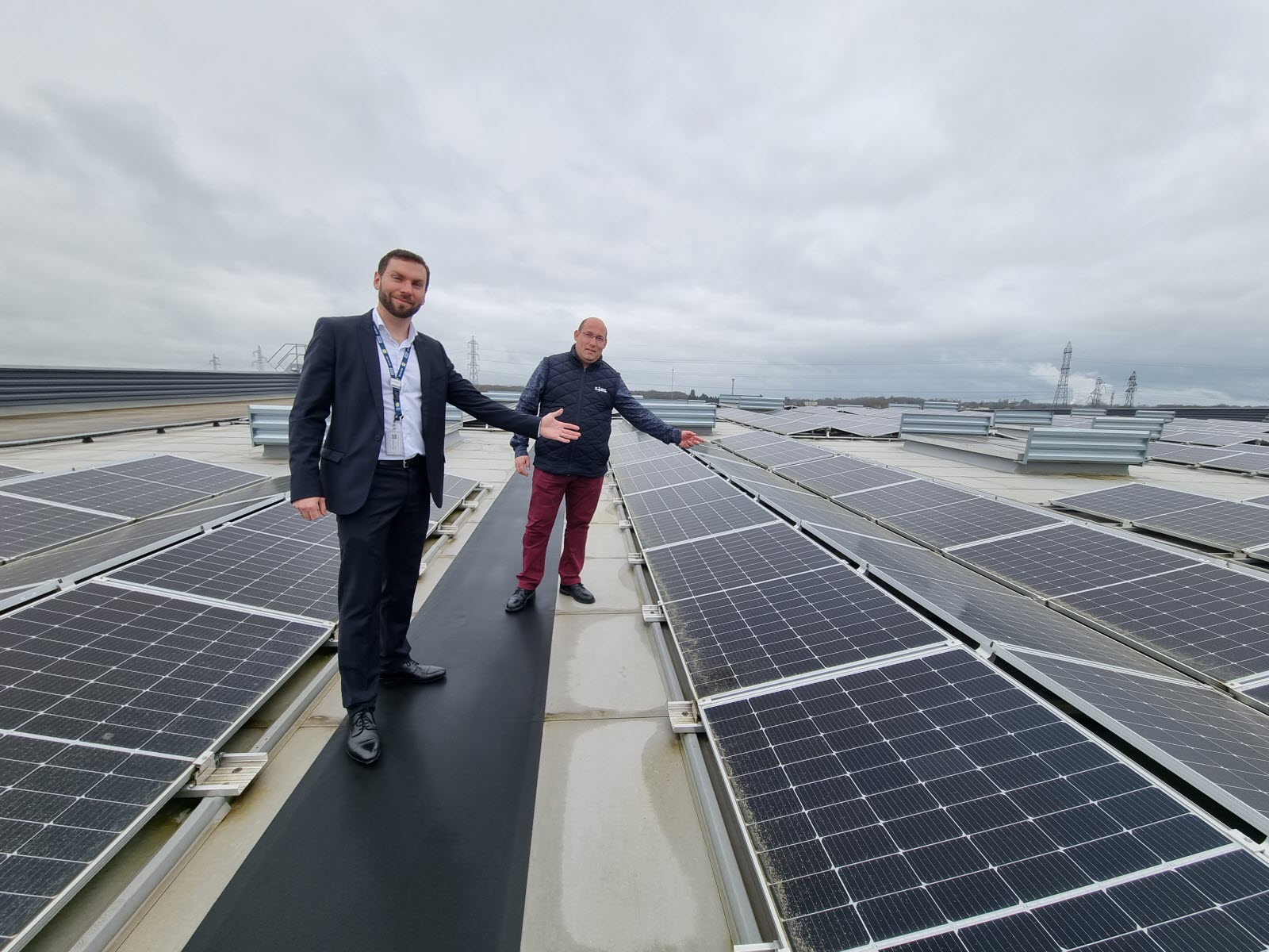 découvrez nos panneaux solaires lidl, une solution énergétique abordable et écologique pour réduire vos factures d'électricité. profitez d'une installation facile et d'une performance fiable pour une consommation d'énergie durable à domicile.