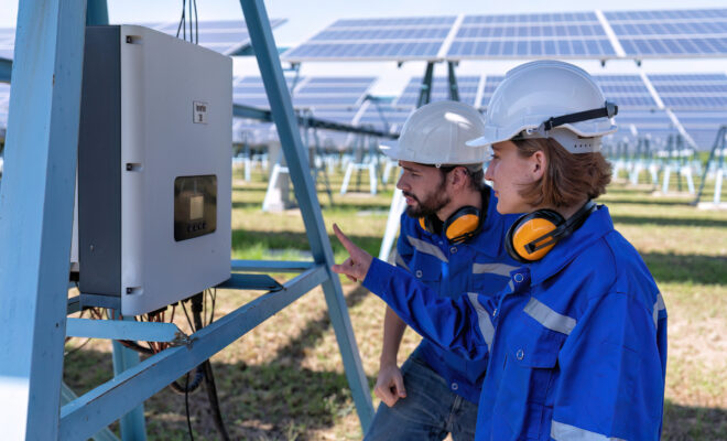 découvrez comment un panneau solaire et un onduleur fonctionnent ensemble pour optimiser la production d'énergie renouvelable. apprenez à choisir les meilleurs systèmes pour votre maison et à bénéficier d'une autonomie énergétique tout en réduisant votre empreinte carbone.