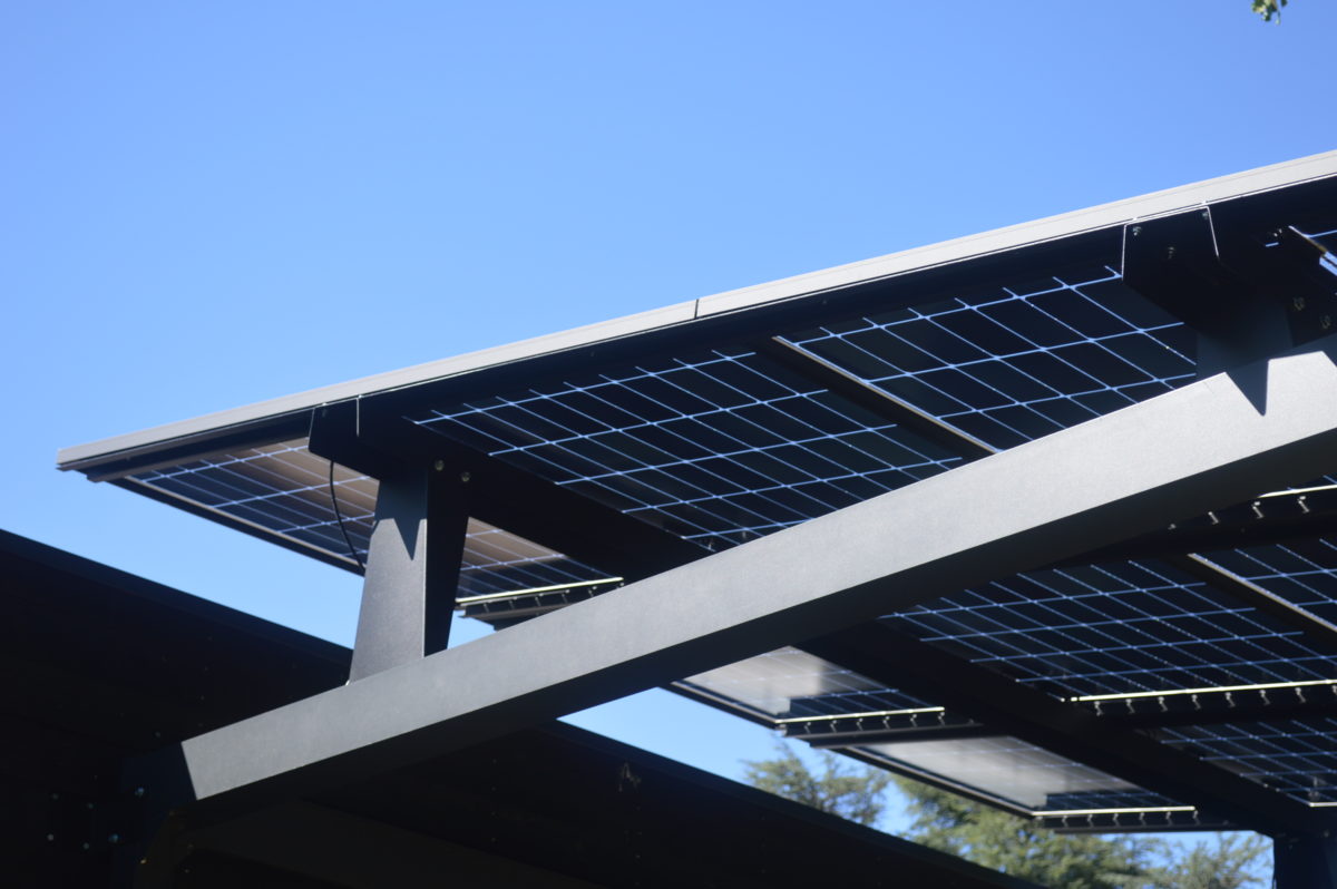 découvrez notre panneau solaire pour pergola éco-responsable, alliant design moderne et respect de l'environnement. optimisez votre espace extérieur tout en produisant une énergie renouvelable et en réduisant votre empreinte carbone.