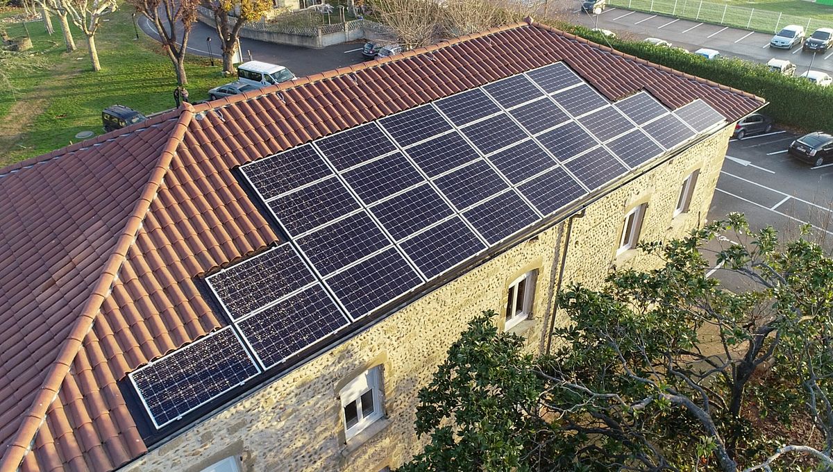 découvrez les avantages des panneaux solaires pour votre toit. économisez sur vos factures d'énergie, réduisez votre empreinte carbone et valorisez votre bien immobilier grâce à une installation solaire efficace et durable.