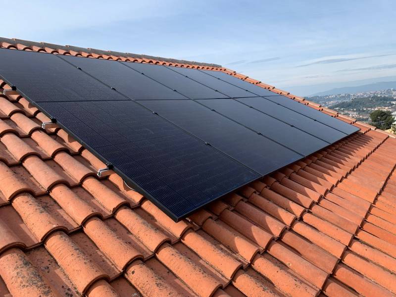 découvrez comment les panneaux solaires intégrés aux tuiles peuvent transformer votre toiture en une source d'énergie renouvelable esthétiquement agréable. optez pour une solution durable et performante qui allie l'innovation à l'architecture de votre maison.