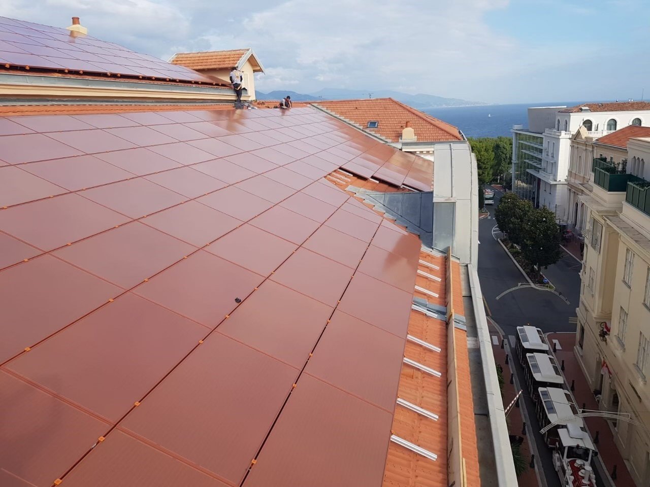 découvrez les panneaux solaires en tuile, une solution innovante et esthétique pour produire de l'énergie renouvelable chez vous. alliez performance, durabilité et design pour une installation qui s'intègre parfaitement à votre toiture.