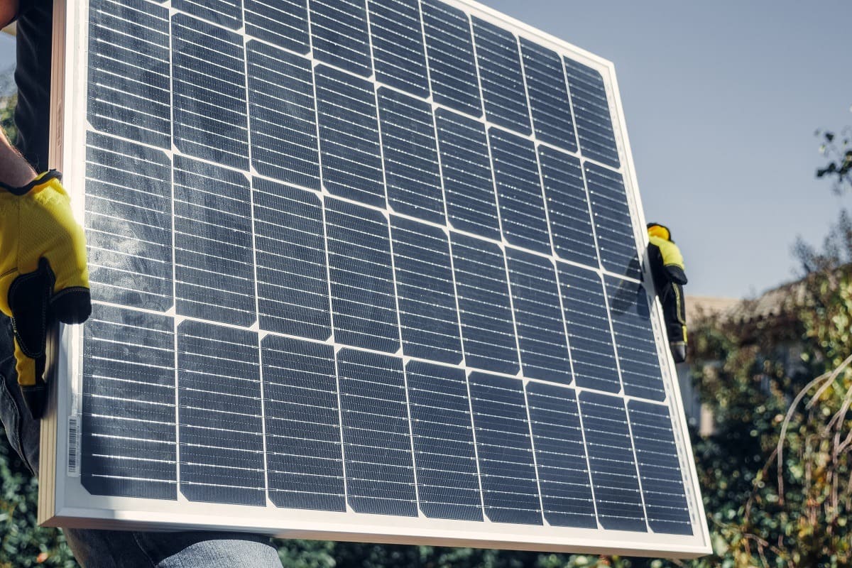 découvrez les panneaux bifaciaux, une solution solaire innovante qui maximise la production d'énergie en capturant la lumière des deux côtés. idéaux pour optimiser l'efficacité de vos installations photovoltaïques, ces panneaux offrent des performances accrues et une durabilité exceptionnelle. informez-vous sur leurs avantages et comment les intégrer dans vos projets d'énergie renouvelable.