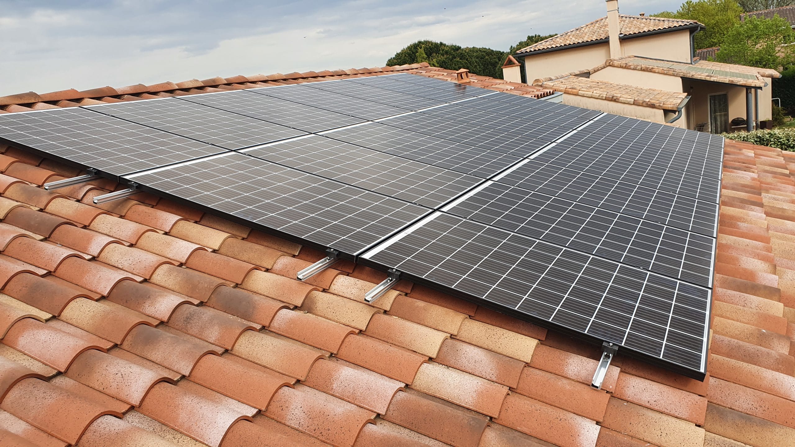 découvrez les avantages des panneaux solaires pour réduire vos factures d'énergie et contribuer à la protection de l'environnement. explorez des solutions durables et efficaces adaptées à vos besoins.