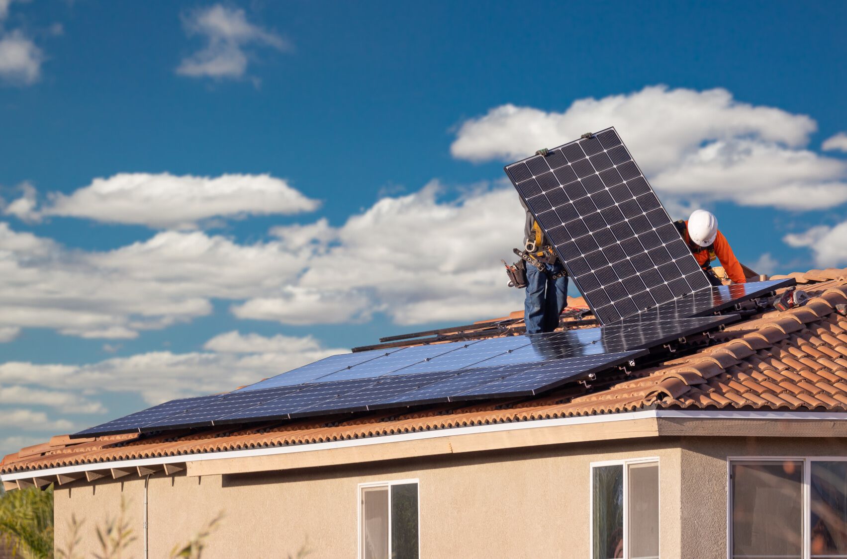 découvrez comment intégrer des panneaux solaires à votre maison pour réduire vos factures d'énergie et adopter une solution durable. apprenez les avantages, l'installation et les économies potentielles grâce à l'énergie solaire.