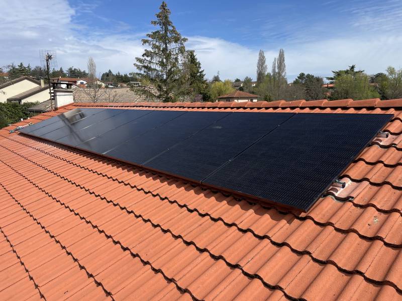 découvrez comment installer des panneaux solaires sur votre maison de 100m2 pour réduire vos factures d'énergie et adopter une démarche écologique. maximisez votre rendement énergétique avec des solutions adaptées à votre espace.