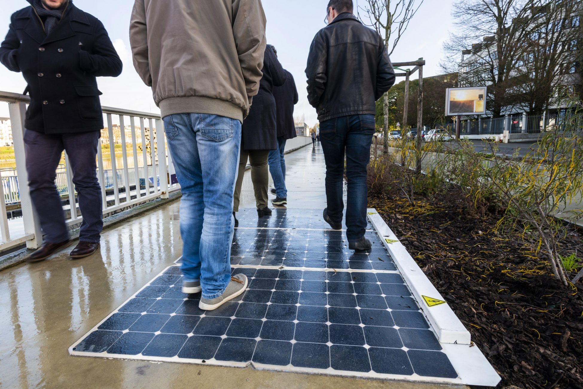 découvrez nos solutions de panneaux solaires à nantes pour une énergie renouvelable et durable. optimisez votre consommation d'électricité et réduisez votre empreinte carbone grâce à nos installations sur mesure.