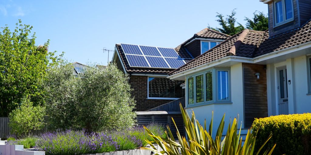 découvrez les panneaux solaires rouges, une solution innovante et esthétique pour produire de l'énergie renouvelable. alliez performance et design avec ces panneaux qui s'intègrent harmonieusement à votre habitat tout en réduisant votre empreinte carbone.