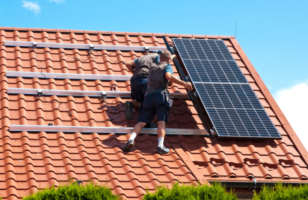 découvrez les avantages des panneaux solaires sur votre toit pour réduire vos factures d'énergie et contribuer à la protection de l'environnement. optez pour une énergie renouvelable et durable, tout en augmentant la valeur de votre maison.