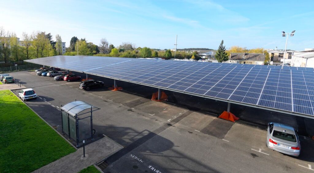 découvrez notre parking solaire durable, une solution innovante pour stationner tout en préservant l'environnement. avec des installations solaires performantes, réduisez votre empreinte carbone tout en bénéficiant d'un espace de stationnement pratique et sécurisé.