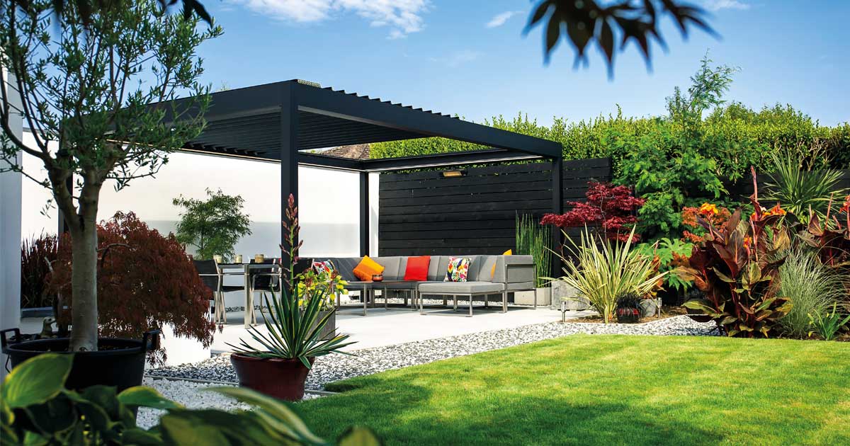 découvrez la pergola solaire confort, une solution innovante pour profiter de votre espace extérieur tout en étant protégé du soleil. élégante et fonctionnelle, elle vous permet de créer un havre de paix dans votre jardin ou sur votre terrasse. idéale pour les journées ensoleillées, elle allie confort et style pour des moments inoubliables en plein air.