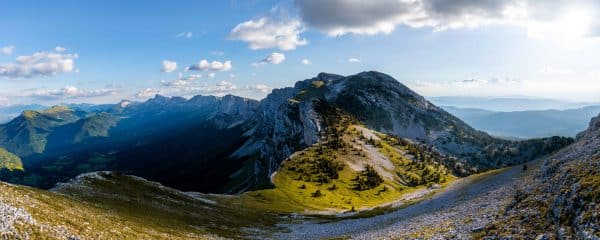 découvrez l'art de la photographie panoramique, une technique qui capture des paysages époustouflants en grande largeur. explorez nos conseils, astuces et inspirations pour créer des images saisissantes qui vous transportent au cœur des plus beaux panoramas.