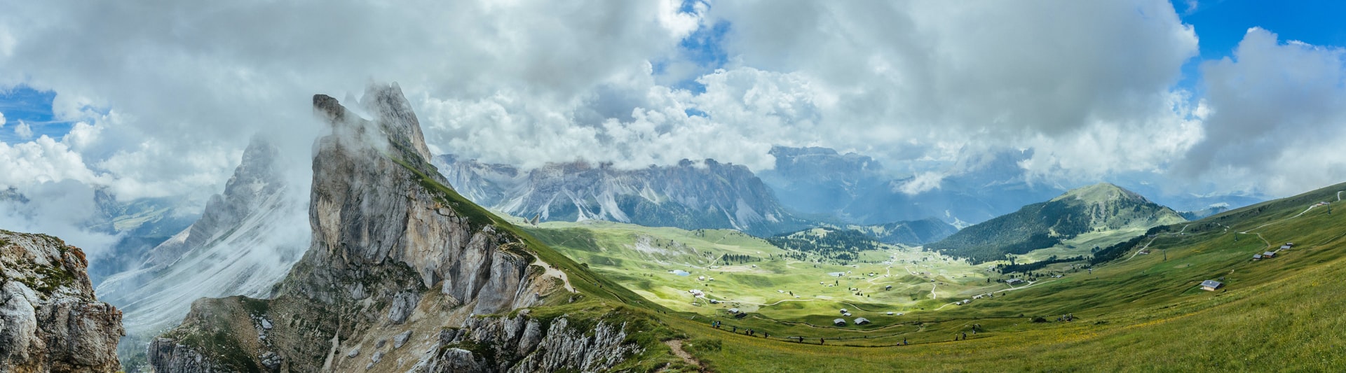 découvrez l'art de la photographie panoramique, une technique qui capture des paysages à couper le souffle en offrant une vue d'ensemble immersive et détaillée. transformez vos souvenirs en images spectaculaires grâce à des astuces et des conseils professionnels.