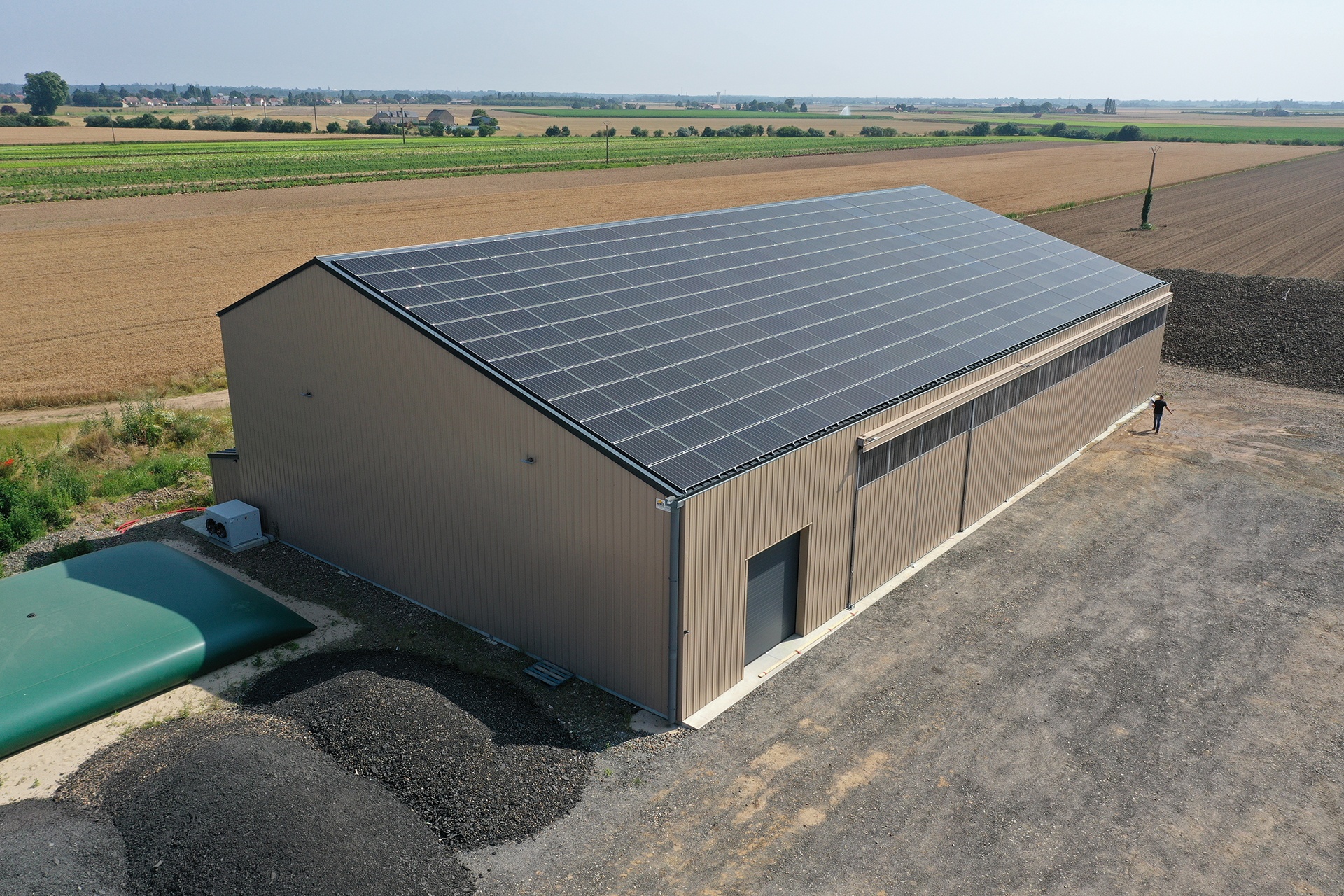 découvrez comment le photovoltaïque agricole révolutionne l'énergies renouvelables dans le secteur agricole. offrant une solution durable et économiquement avantageuse, cette technologie permet aux agriculteurs de produire leur propre électricité tout en préservant l'environnement. informez-vous sur les avantages, les installations, et les subventions disponibles pour intégrer le photovoltaïque dans votre exploitation.