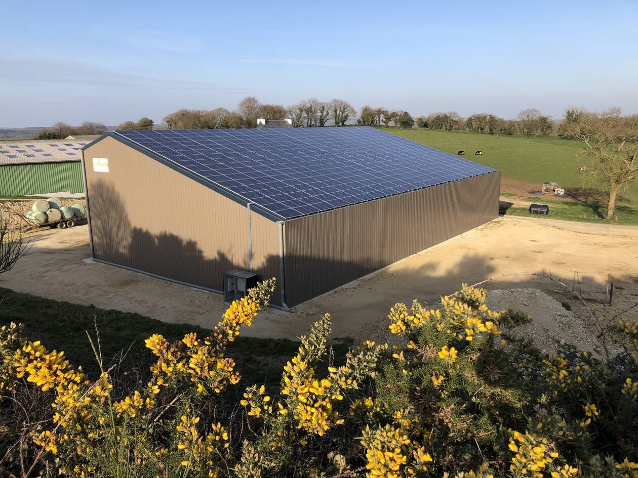 découvrez comment l'installation de panneaux photovoltaïques sur votre hangar agricole peut réduire vos coûts d'énergie, optimiser votre production et contribuer à une agriculture durable. profitez d'une énergie renouvelable tout en préservant l'environnement.