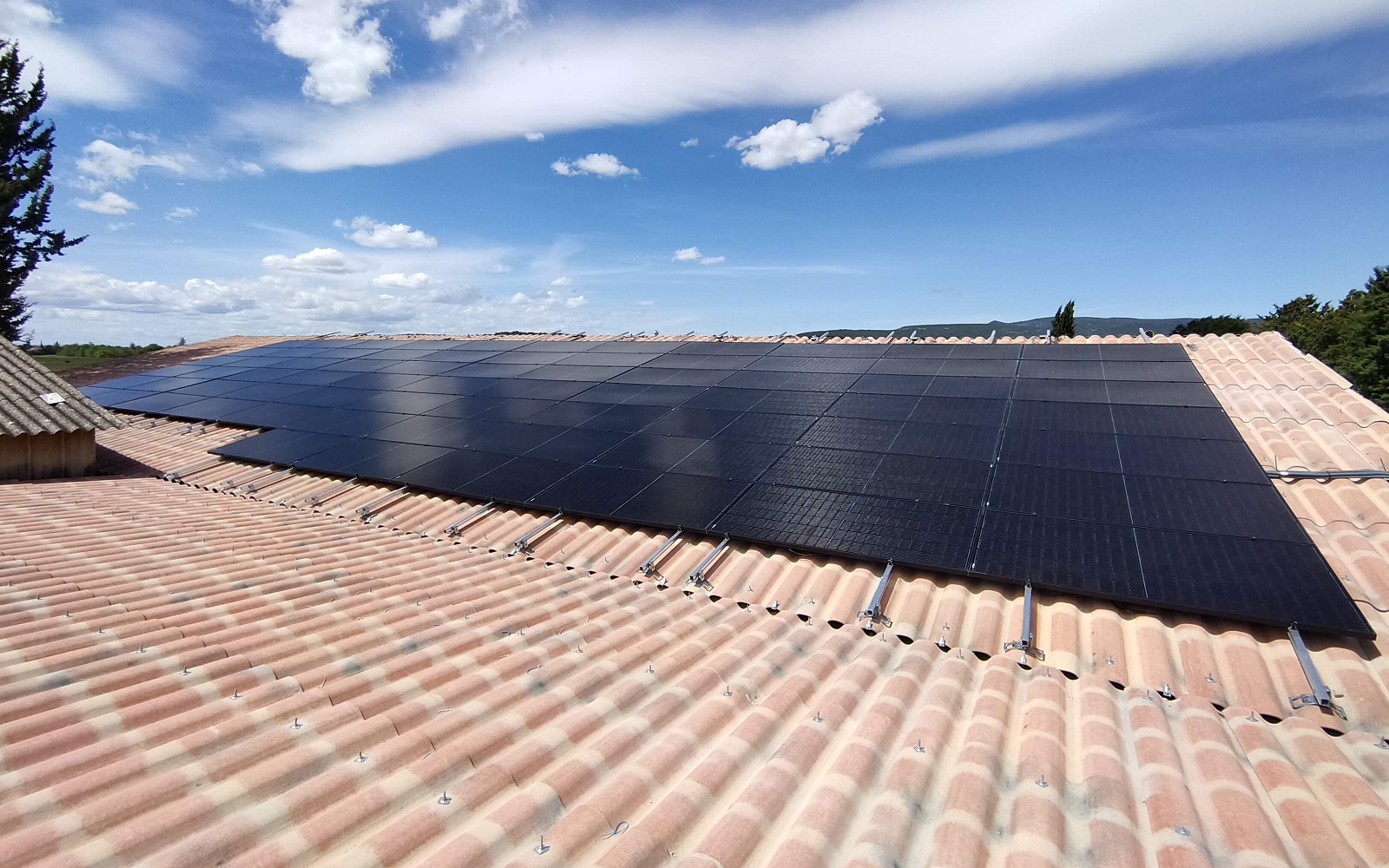 découvrez les étapes clés de la préparation et de l'installation de panneaux solaires pour optimiser votre production d'énergie renouvelable. suivez notre guide complet pour garantir un projet réussi et durable.