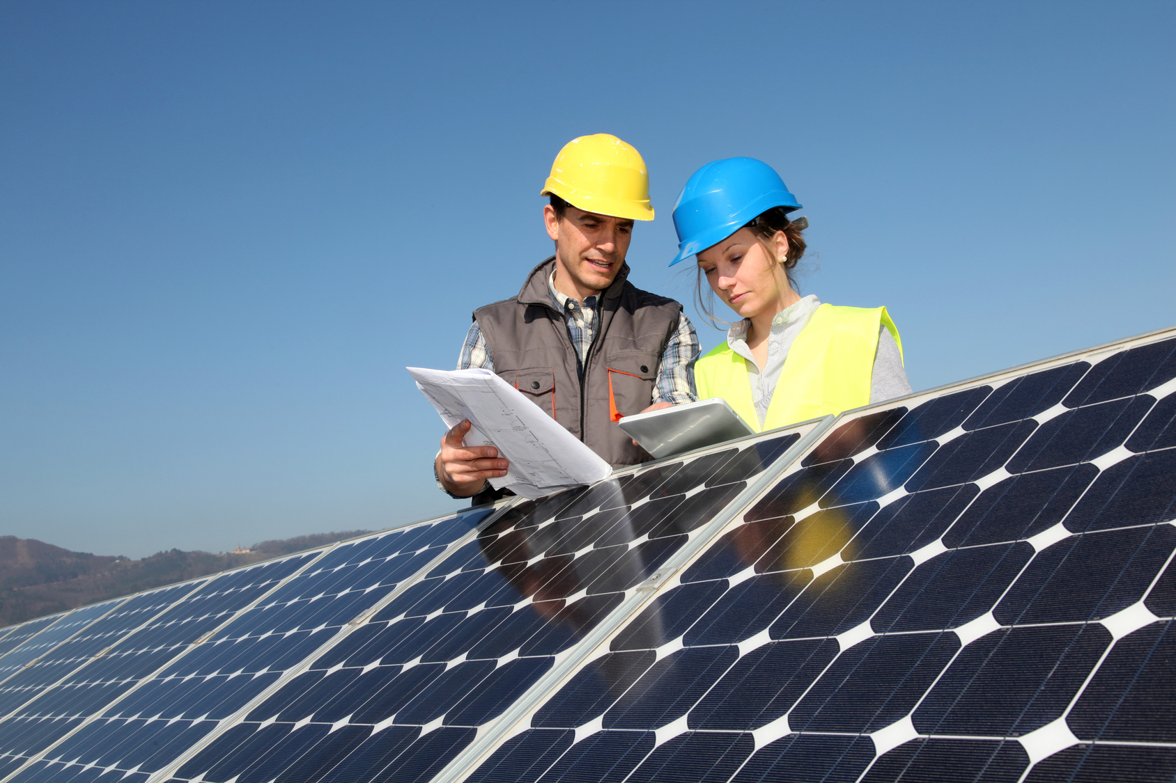 découvrez les prix des panneaux solaires en france. comparez les offres, les aides financières disponibles et les meilleures marques pour optimiser votre investissement en énergie renouvelable.