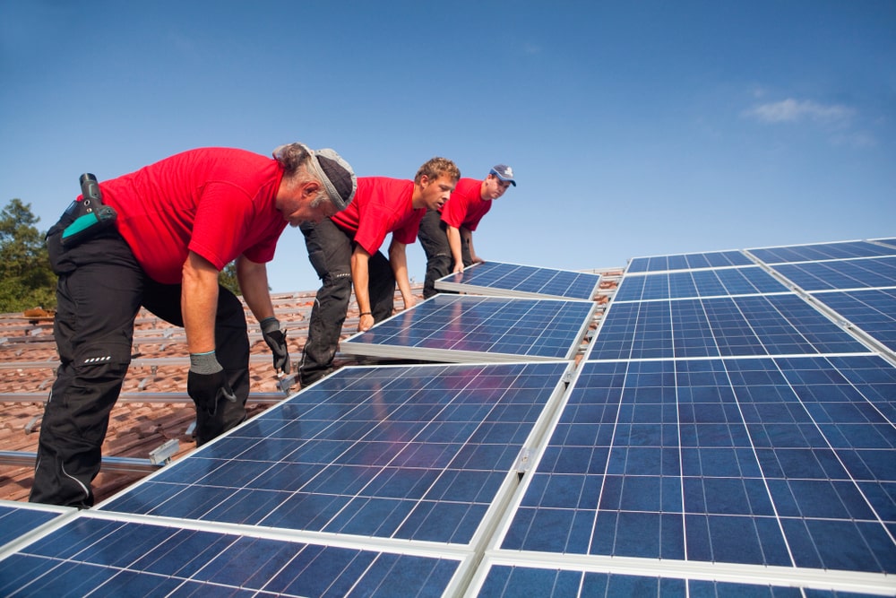 découvrez tout ce qu'il faut savoir sur le raccordement de panneaux solaires. suivez nos conseils pour une installation réussie, optimisez votre production d'énergie renouvelable et bénéficiez des aides financières disponibles en france.