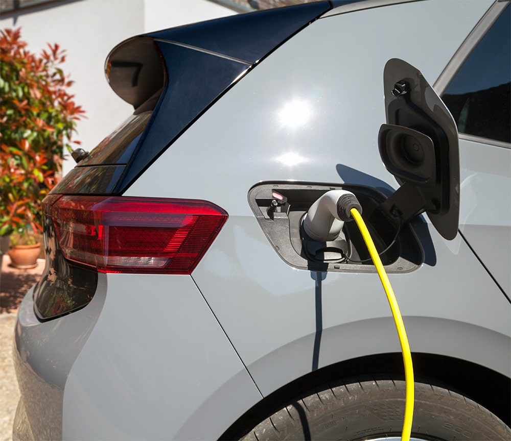 découvrez tout ce qu'il faut savoir sur la recharge de véhicule électrique : options disponibles, conseils pratiques, et solutions innovantes pour optimiser l'autonomie de votre voiture électrique.