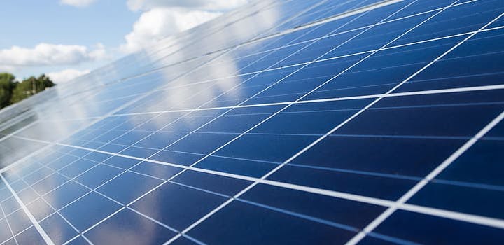 découvrez comment optimiser la rentabilité de vos panneaux solaires grâce à nos conseils pratiques. apprenez à maximiser vos économies d'énergie et à rentabiliser votre investissement avec des informations sur les aides financières, l'entretien, et les meilleures pratiques d'installation.