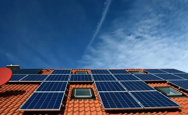 découvrez tout ce qu'il faut savoir sur la taille des panneaux solaires : dimensions, choix adaptés à votre projet, et conseils pour maximiser leur efficacité. prenez une décision éclairée pour votre installation photovoltaïque.