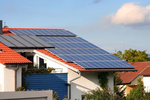 découvrez comment les toits solaires transforment l'énergie renouvelable en une solution durable et économique pour votre maison. profitez des avantages écologiques et économiques tout en contribuant à un avenir plus vert.