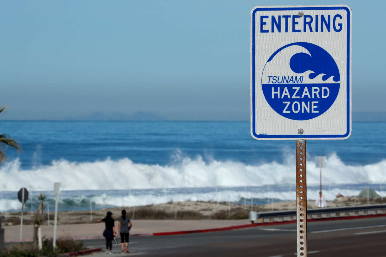 découvrez tout ce qu'il faut savoir sur les tsunamis : leurs causes, leurs effets dévastateurs et les mesures de prévention pour se protéger face à ce phénomène naturel spectaculaire et redouté.